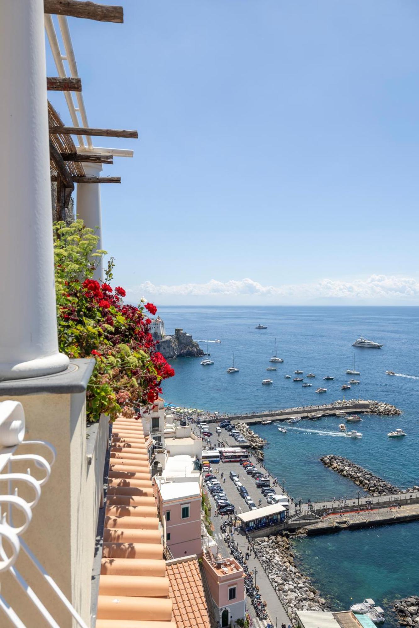Apartments Amalfi Design Sea View Accessible By 250 Steps Экстерьер фото