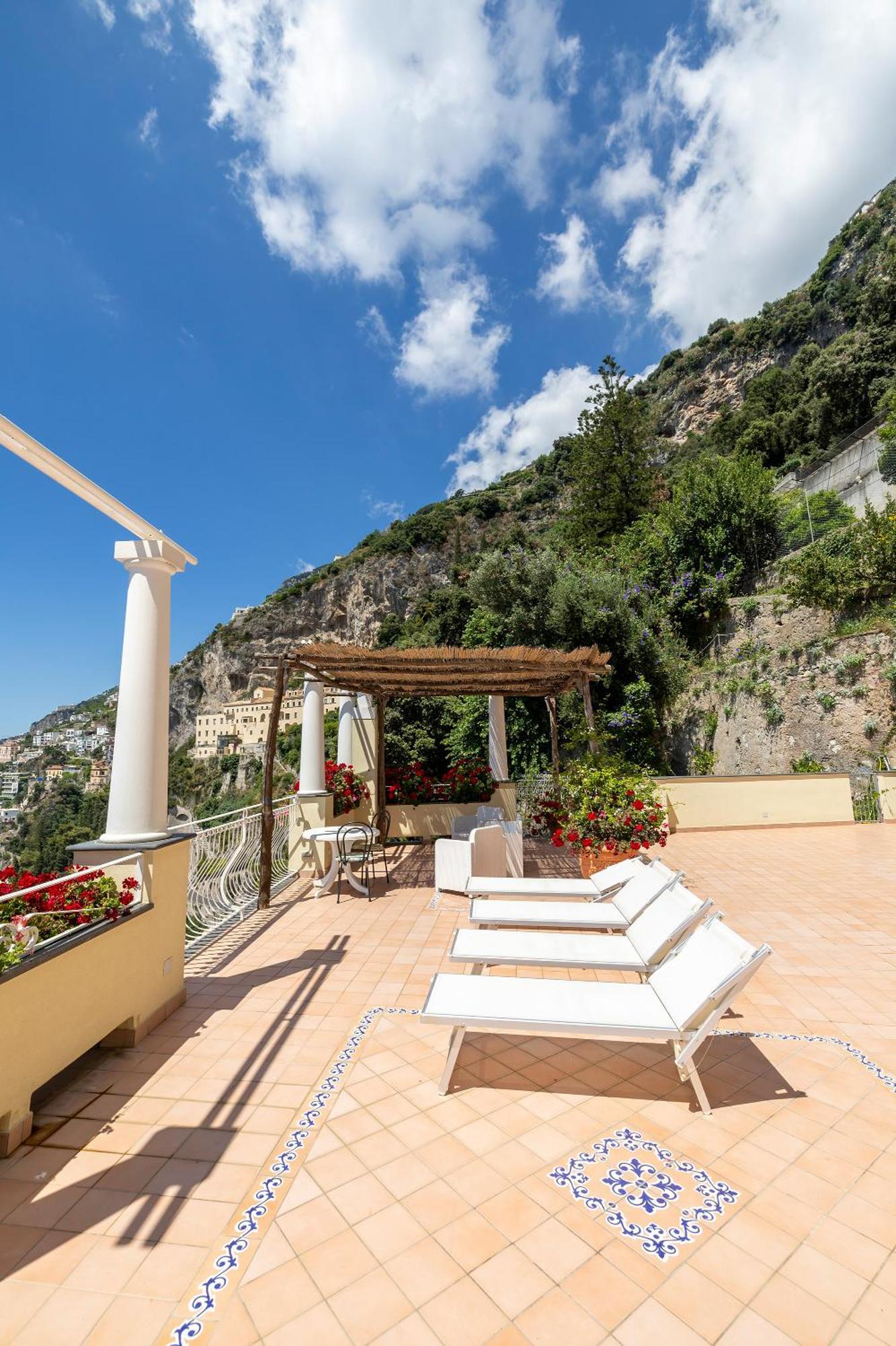 Apartments Amalfi Design Sea View Accessible By 250 Steps Экстерьер фото