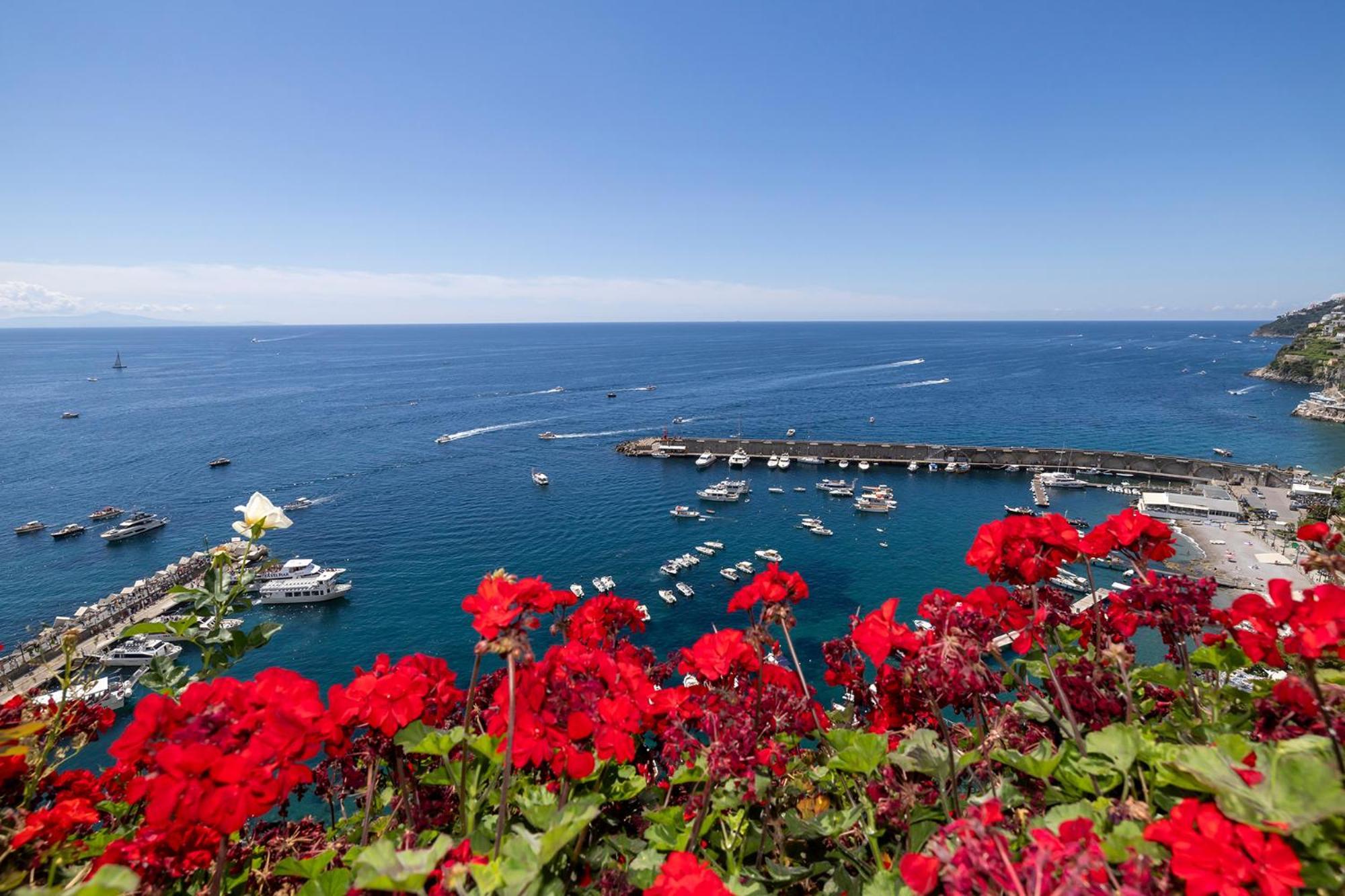 Apartments Amalfi Design Sea View Accessible By 250 Steps Экстерьер фото