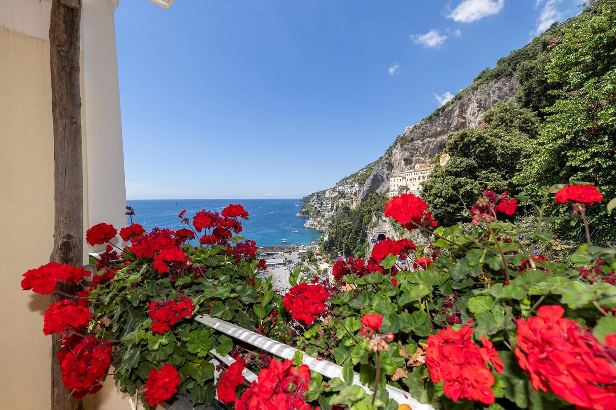 Apartments Amalfi Design Sea View Accessible By 250 Steps Экстерьер фото